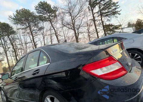 2011 Mercedes-Benz C 300 4Matic из США, поврежденный, VIN WDDGF8BB3BR142339